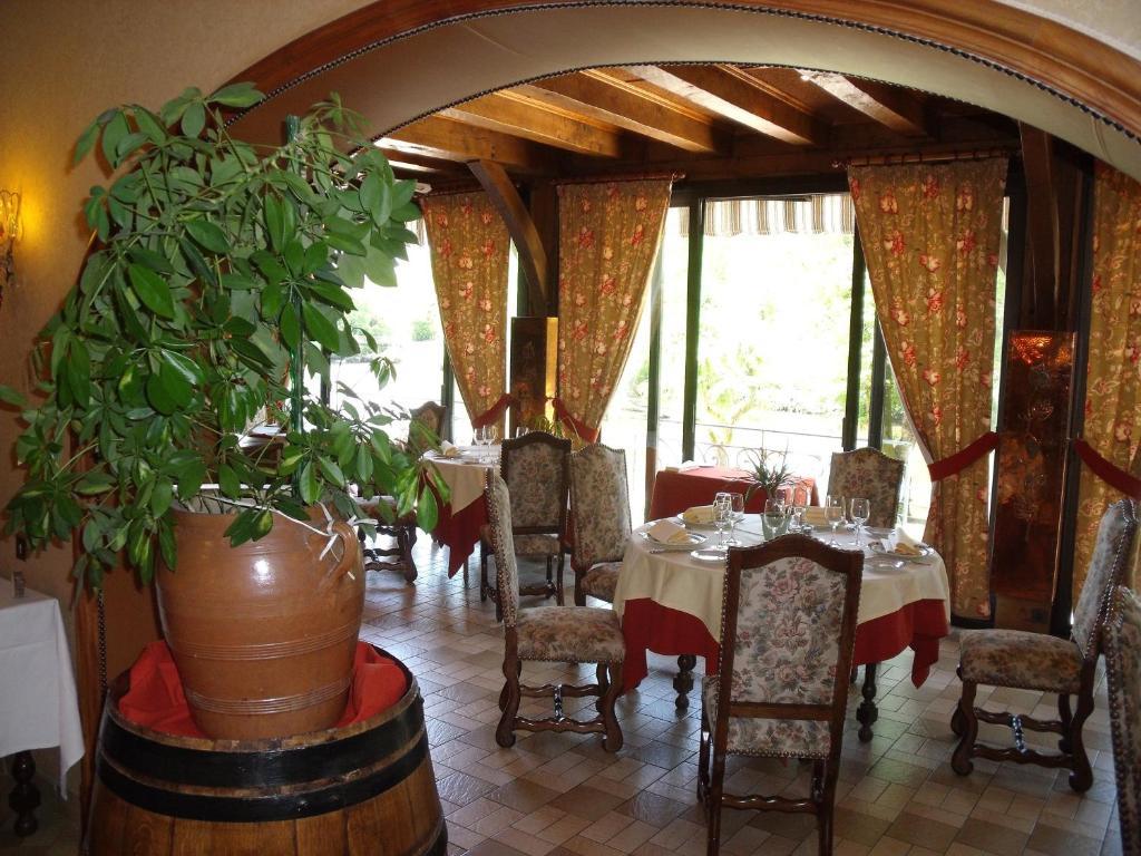 Hotel Restaurant L'Ecluse Antonne-et-Trigonant Ngoại thất bức ảnh