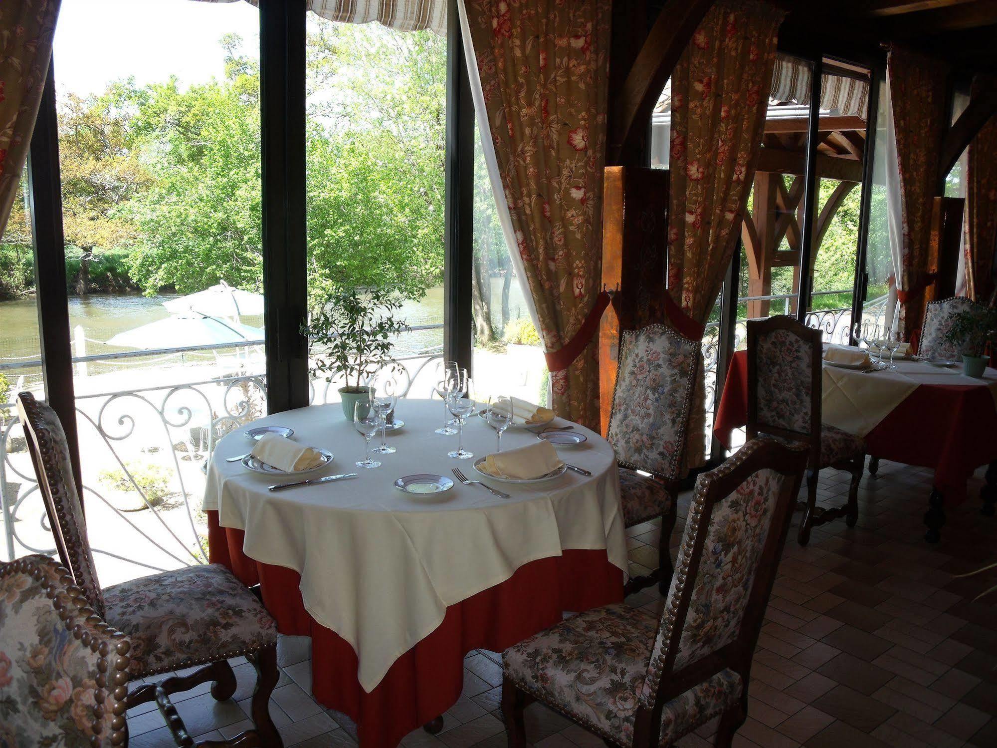 Hotel Restaurant L'Ecluse Antonne-et-Trigonant Ngoại thất bức ảnh