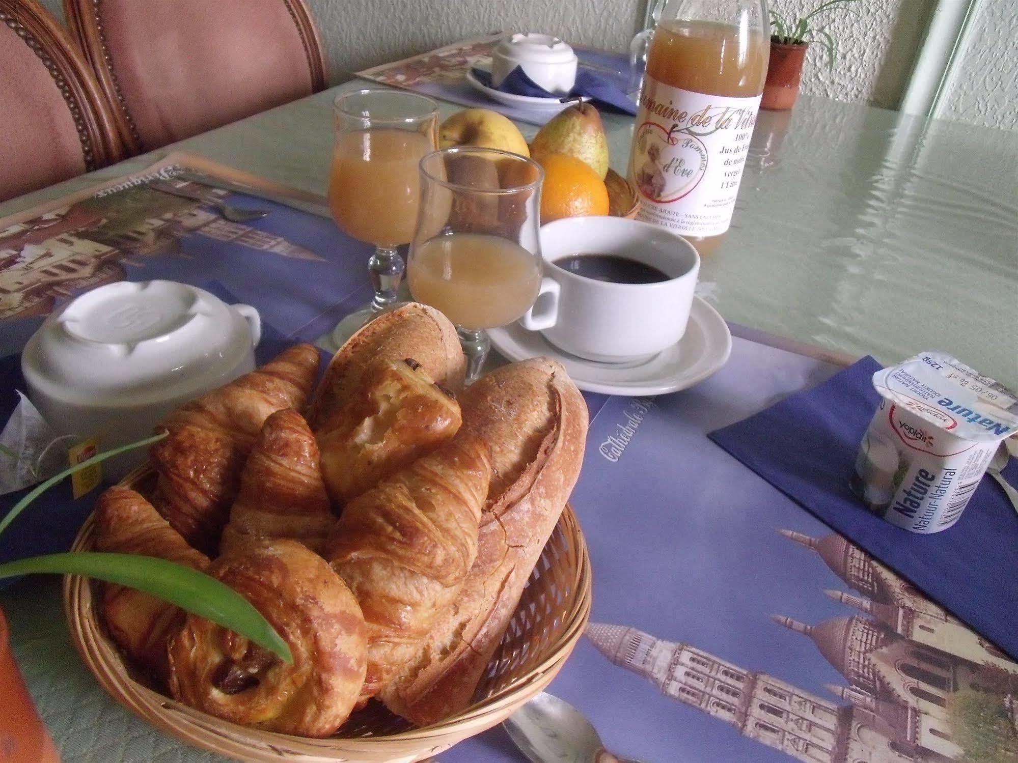 Hotel Restaurant L'Ecluse Antonne-et-Trigonant Ngoại thất bức ảnh